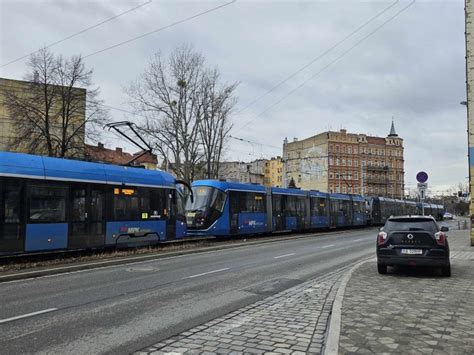 Na placu Bema zepsuła się zwrotnica Tramwaje stoją tuwroclaw