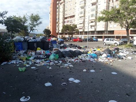 Cumuli Di Rifiuti Nel Quartiere Sant Elia Mobilitati Con Noi