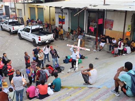 Con un viacrucis representan sufrimiento de migrantes en México