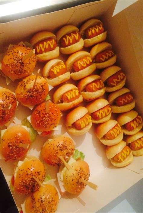 Mini hot dog 🌭 & Mini Burger 🍔 | Nourriture, Cuisine, Pâtisserie