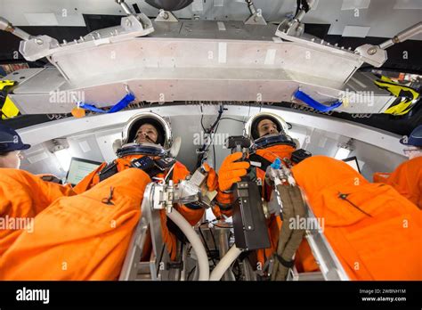 Los Ingenieros Del Centro Espacial Johnson De La Nasa En Houston