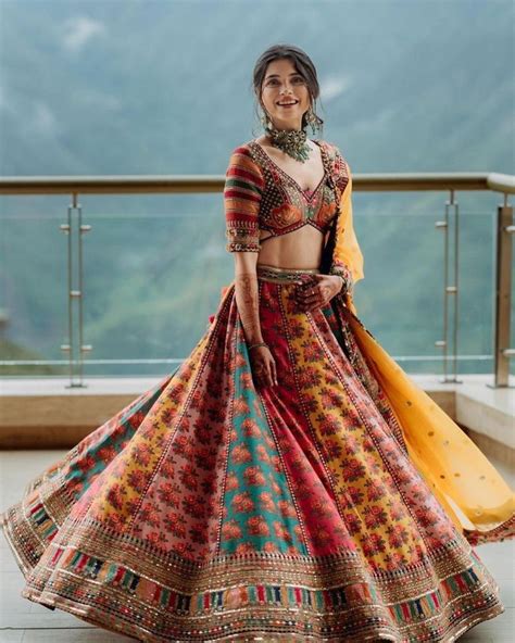 The Coolest Boho Chic Lehengas We Spotted On Real Brides Mehendi