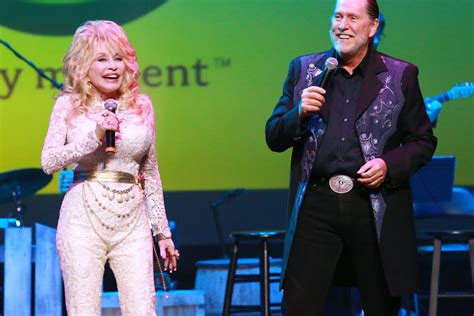 Who are Dolly Parton's siblings?