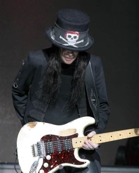 Ex M Tley Cr E Guitarist Mick Mars Set To Unleash The Other Side Of