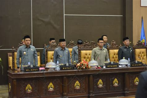 Bupati Iksan Iskandar Serahkan Ranperda Perubahan APBD Tahun 2022