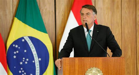 Bolsonaro Ironiza Carta Pela Democracia Não Precisamos De Cartinha