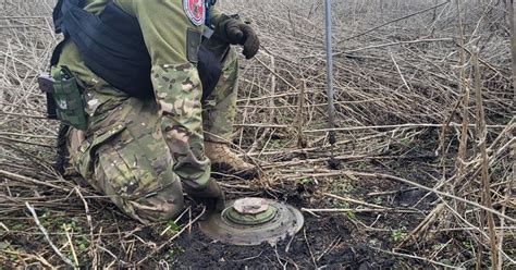 Протитанкове мінне поле на Харківщині Цензор НЕТ