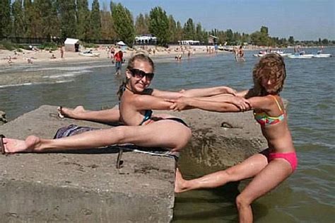 Of The Most Awkward Beach Moments Ever Captured