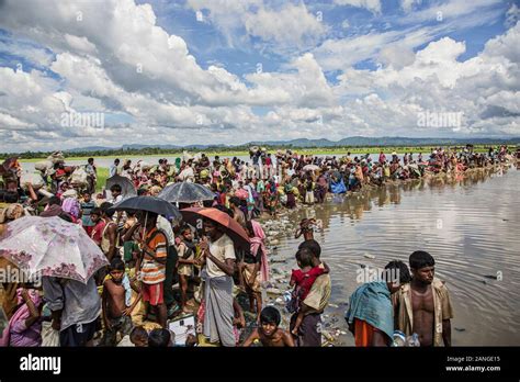 Rohingya refugee in Bangladesh. Thousands people crossed border between ...