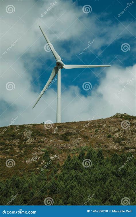 Cuchillas De Propulsor De Un Generador De Viento De La Energ A El