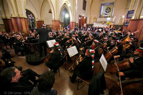 La OFB inicio sus conciertos navideños con el encendido de luces del