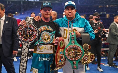 Canelo Álvarez cuántos títulos mundiales ha ganado en su carrera