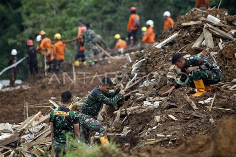 PENAMBAHAN JUMLAH KORBAN MENINGGAL DUNIA GEMPA CIANJUR ANTARA Foto