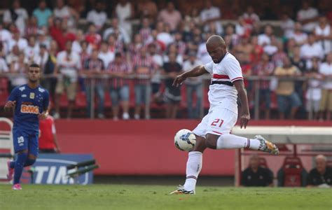 Elogiado Edson Silva Festeja Boa Fase Spfc