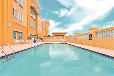 La Quinta Inn & Suites by Wyndham Cotulla | Cotulla, TX Hotels