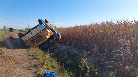 Jornaleros lesionados en accidente de camión fueron dados de alta