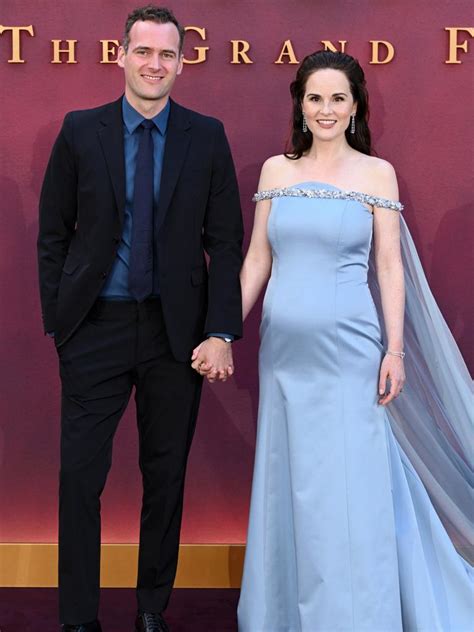 downton abbey star michelle dockery reveals pregnancy  london