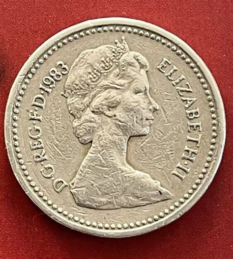 Queen Elizabeth II One Pound Coin ERROR Upside Down United Kingdom UK