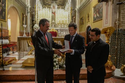 Gelán Noticias El Alcalde Sevilla Juan Espadas Entregó La Medalla De