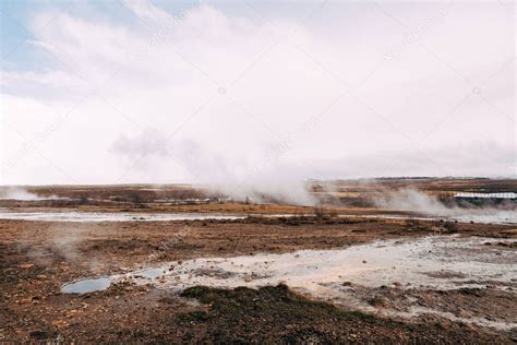 Valle De Geyser En El Suroeste De Islandia La Famosa Atracci N