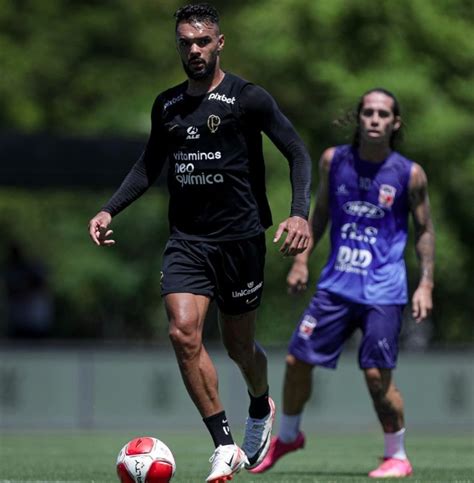 Rojas Marca E Corinthians Goleia União São João No Primeiro Jogo Treino