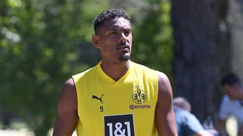 BVB Stürmer Sébastien Haller steht bei Ex Klub auf dem Trainingsplatz