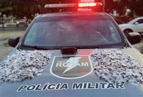 Alagoas Pm Apreende Arma Drogas E Muni Es Em Opera Es Em Macei