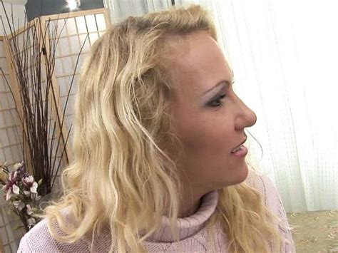 Repairman Fucks A Sexy Blonde MILF With Big Boobs And Gives Her A Creampie White Ghetto