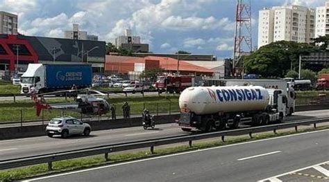 Acidente na Via Dutra deixa feridos em colisão entre caminhão e ônibus