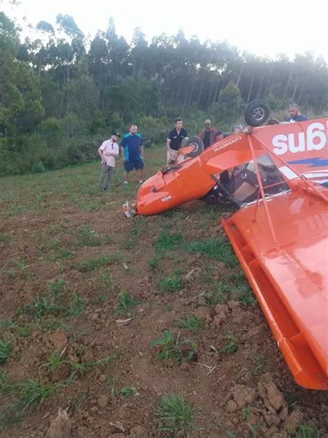 Avião De Pequeno Porte Com Dois Passageiros Cai Em Sc Éder Luiz Notícias