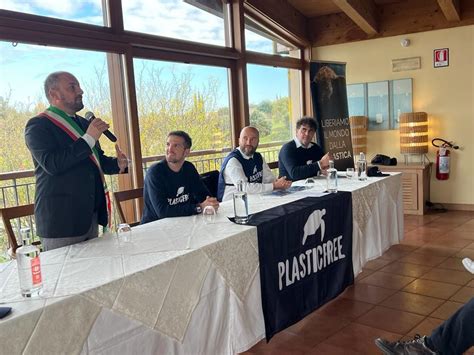 A Castelnuovo Del Garda Il Meeting Di Plastic Free Veneto