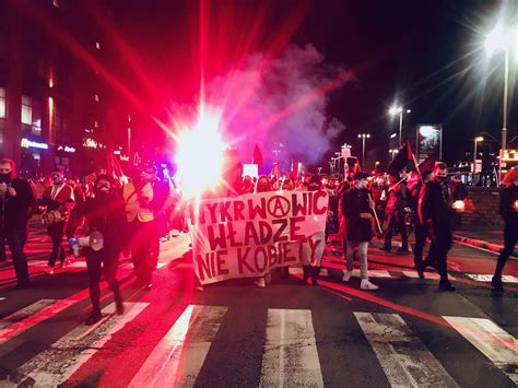 Coraz Mniej Os B Na Wroc Awskich Protestach Strajku Kobiet Pos Uchaj