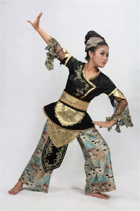 di Tari Sunda Lokatmala - Lokatmala Sundanesse Dancing