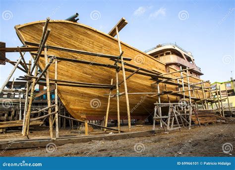 Construcción De Madera Del Barco Del Yate Foto De Archivo Imagen 69966101