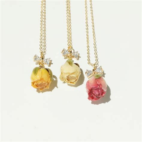 Real Flower Rosa Brillante Rosebud Pendant Chain Necklace With Cryst