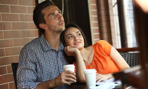 Cómo saber que le gustas a un hombre Acuario Fácil Vibra