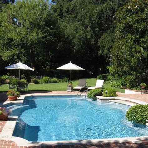 Small Pool Landscape Ideas - Pool Construction Tips For Tiny Backyards Shoreline Pools - #2 ...