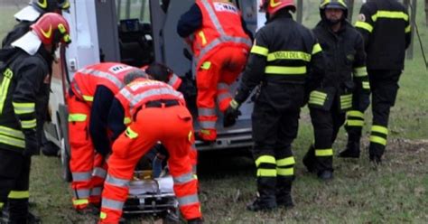 Dramma In Piemonte Muore A 26 Anni Colpito Dal Ramo Che Stava