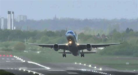 Crazy Airplane Takeoffs In Crosswind Wordlesstech