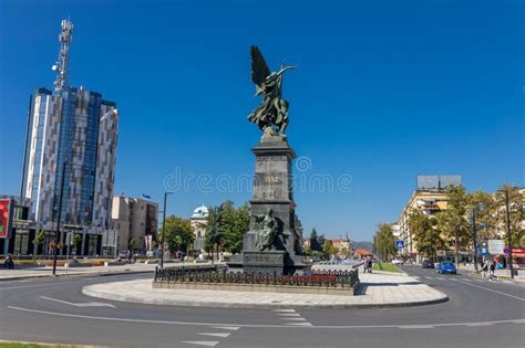 Monumento A Los H Roes De Kosovo En El Centro De La Batalla De