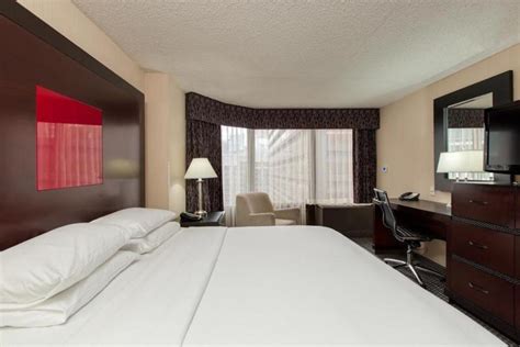 Doubletree Hotel Chicago Magnificent Mile in Chicago (IL) - Room Deals ...