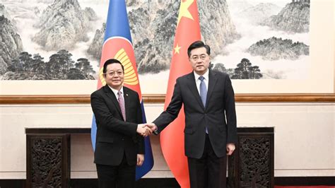 Le ministre chinois des AE rencontre le secrétaire général de l ASEAN