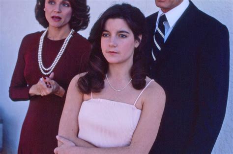 What Happened To Dominique Dunne How Her Death Is Tied To The Menendez Brothers