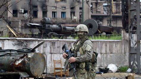 ウクライナ軍の食べ残しで命をつなぐロシア国内からも報道が始まった｢敵前逃亡｣｢徴兵逃れ｣の現実 ｢戦地に戻るよりは､刑務所に入るほうがまだ