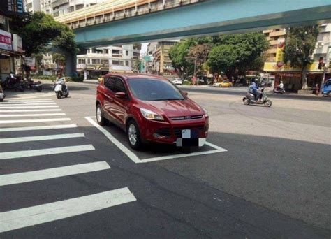 「台灣三寶」最扯行為！車子停「待轉區」還嗆：我去買個菜而已