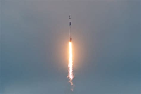 Photos Spacex Launches Falcon 9 Rocket From Cape Canaveral With Ses