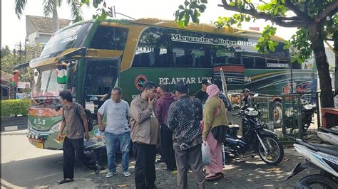 PAKET KE SOLO NYASAR KE JOGJA MAKAN DULU PAK KETUA BUS ALS 248