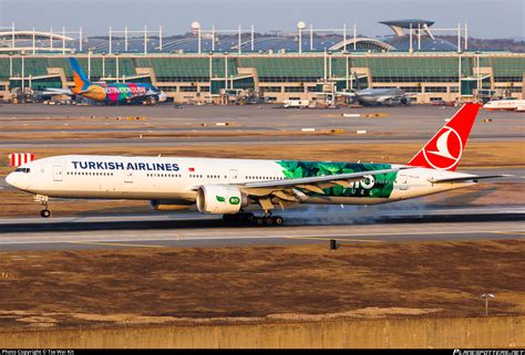 TC LJH Turkish Airlines Boeing 777 3F2ER Photo By Tse Wai Kit ID