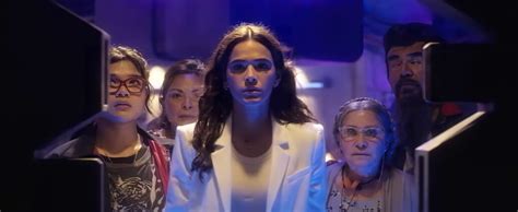 Besouro Azul Warner Bros Divulga P Ster In Dito Bruna Marquezine