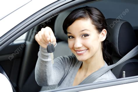 Fond Belle Femme Au Volant Dune Voiture Blanche Affichant La Cl De